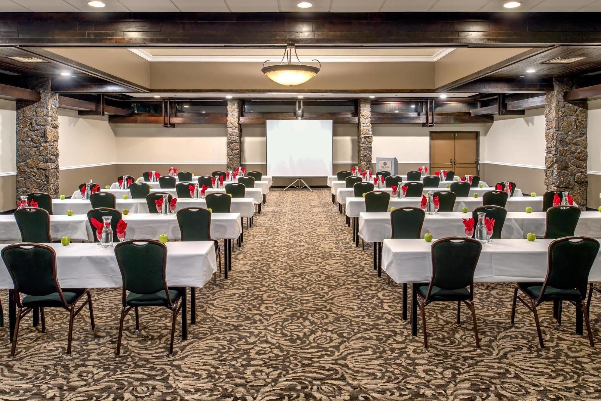 Red Lion Hotel Kennewick Columbia Center Bagian luar foto